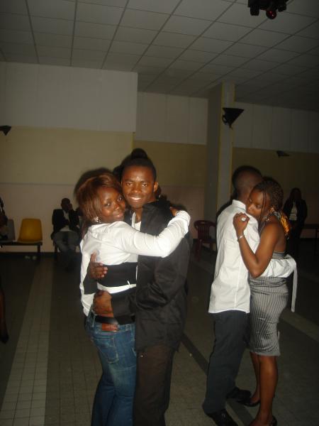 Serre bein mon pote c'est pas assez!!!