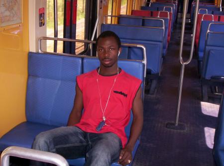 pourquoi papou t'aimes le rouge et le noir je l'ai remarqu� dans tes tenus vestimentaires