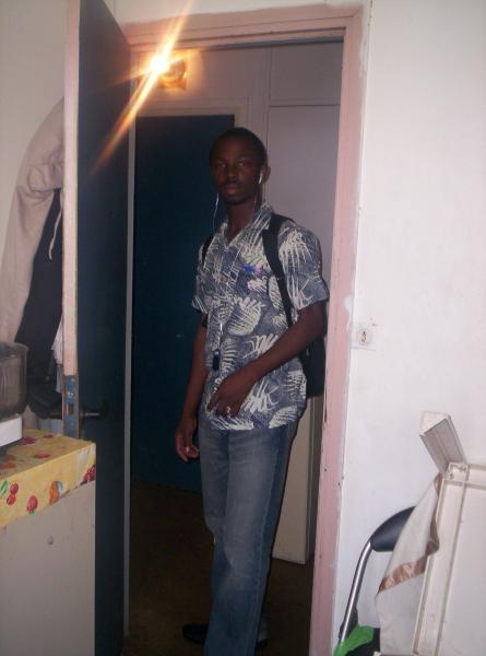 l'entr�e de sa chambre